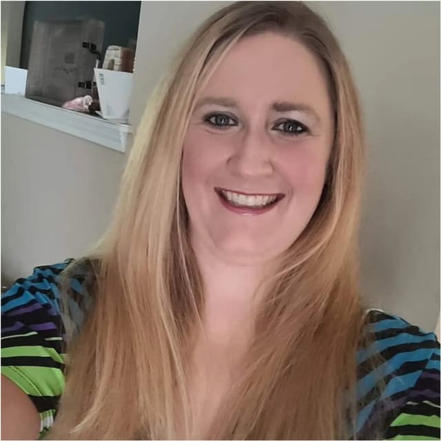 Courtney, an accountant who recommends My Reseller Genie